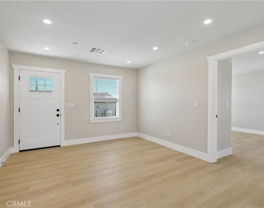 23 E Pine Street - Photo Thumbnail 4