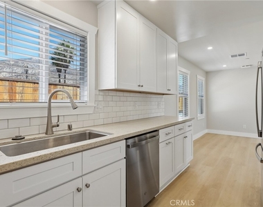 23 E Pine Street - Photo Thumbnail 8