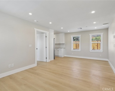 23 E Pine Street - Photo Thumbnail 2