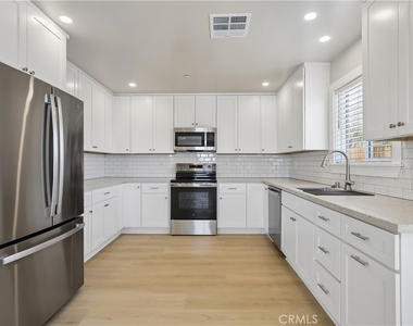 19 E Pine Street - Photo Thumbnail 6
