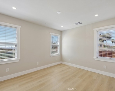 19 E Pine Street - Photo Thumbnail 14