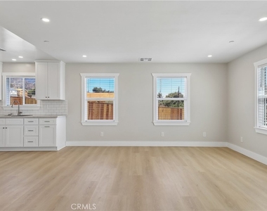 19 E Pine Street - Photo Thumbnail 5