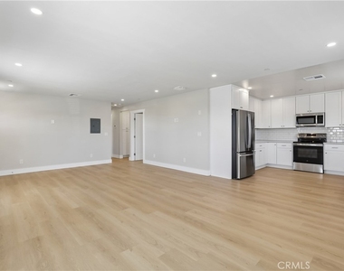 19 E Pine Street - Photo Thumbnail 4