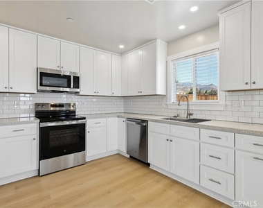 19 E Pine Street - Photo Thumbnail 7