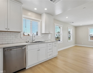 19 E Pine Street - Photo Thumbnail 8