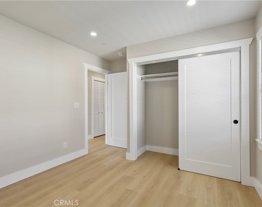 19 E Pine Street - Photo Thumbnail 9