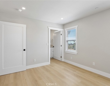 19 E Pine Street - Photo Thumbnail 16