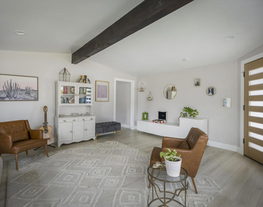 863 S Vecino Drive - Photo Thumbnail 5