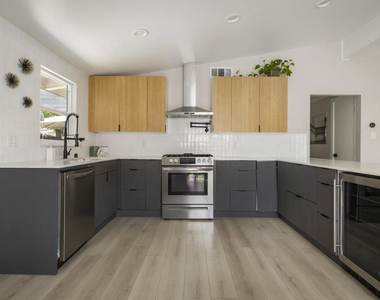 863 S Vecino Drive - Photo Thumbnail 12