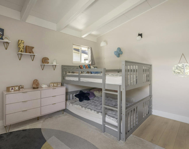 863 S Vecino Drive - Photo Thumbnail 19