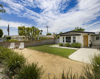 863 S Vecino Drive - Photo Thumbnail 2