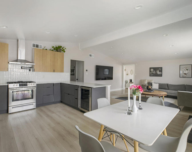863 S Vecino Drive - Photo Thumbnail 11