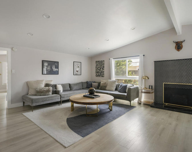863 S Vecino Drive - Photo Thumbnail 7