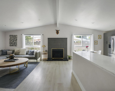 863 S Vecino Drive - Photo Thumbnail 8
