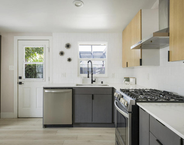 863 S Vecino Drive - Photo Thumbnail 14
