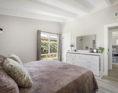 863 S Vecino Drive - Photo Thumbnail 16