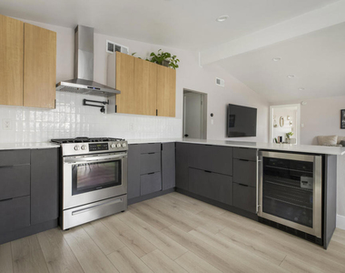 863 S Vecino Drive - Photo Thumbnail 13
