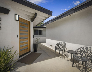 863 S Vecino Drive - Photo Thumbnail 3