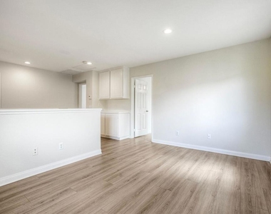 545 Sonoma Street - Photo Thumbnail 13