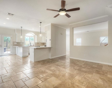 545 Sonoma Street - Photo Thumbnail 9