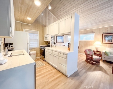 315 1/2 Diamond Avenue - Photo Thumbnail 6