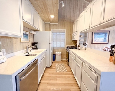 315 1/2 Diamond Avenue - Photo Thumbnail 5