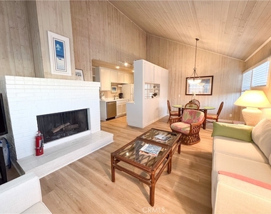 315 1/2 Diamond Avenue - Photo Thumbnail 3
