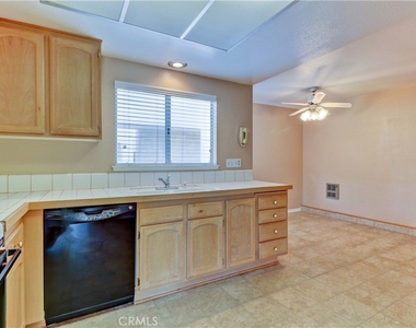 2396 W Via Mariposa W - Photo Thumbnail 9