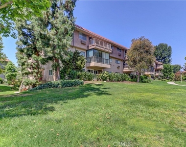 2396 W Via Mariposa W - Photo Thumbnail 31