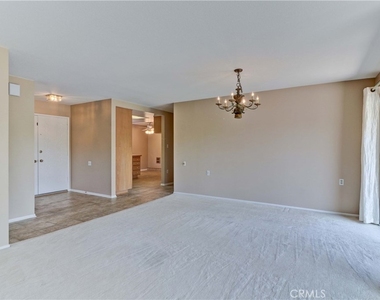 2396 W Via Mariposa W - Photo Thumbnail 7