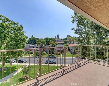 2396 W Via Mariposa W - Photo Thumbnail 22
