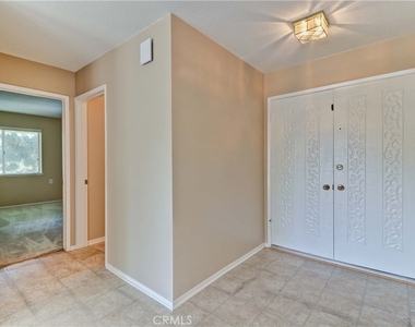 2396 W Via Mariposa W - Photo Thumbnail 17