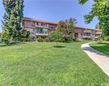 2396 W Via Mariposa W - Photo Thumbnail 2