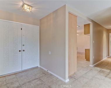 2396 W Via Mariposa W - Photo Thumbnail 8
