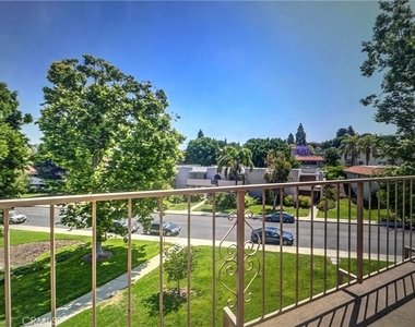 2396 W Via Mariposa W - Photo Thumbnail 1