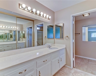 2396 W Via Mariposa W - Photo Thumbnail 14