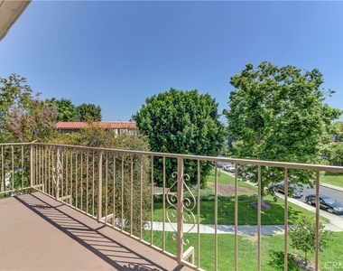 2396 W Via Mariposa W - Photo Thumbnail 24