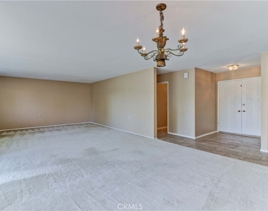 2396 W Via Mariposa W - Photo Thumbnail 5