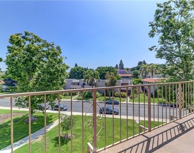 2396 W Via Mariposa W - Photo Thumbnail 25