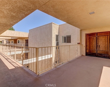 2396 W Via Mariposa W - Photo Thumbnail 29