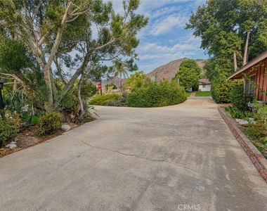108 Barret - Photo Thumbnail 45
