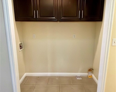 10818 Yukon Avenue - Photo Thumbnail 7