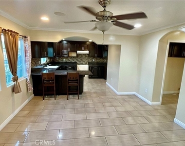 10818 Yukon Avenue - Photo Thumbnail 2