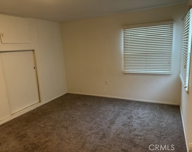 4372 Valley View - Photo Thumbnail 6