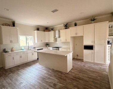 1016 N Vernon Avenue - Photo Thumbnail 2
