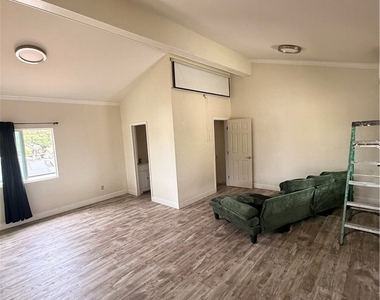 1016 N Vernon Avenue - Photo Thumbnail 9
