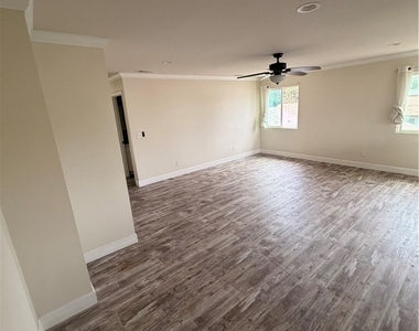 1016 N Vernon Avenue - Photo Thumbnail 7