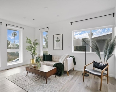 839 N Kingsley - Photo Thumbnail 3