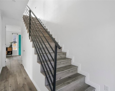 839 N Kingsley - Photo Thumbnail 9