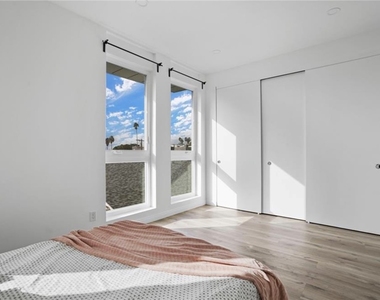 839 N Kingsley - Photo Thumbnail 26